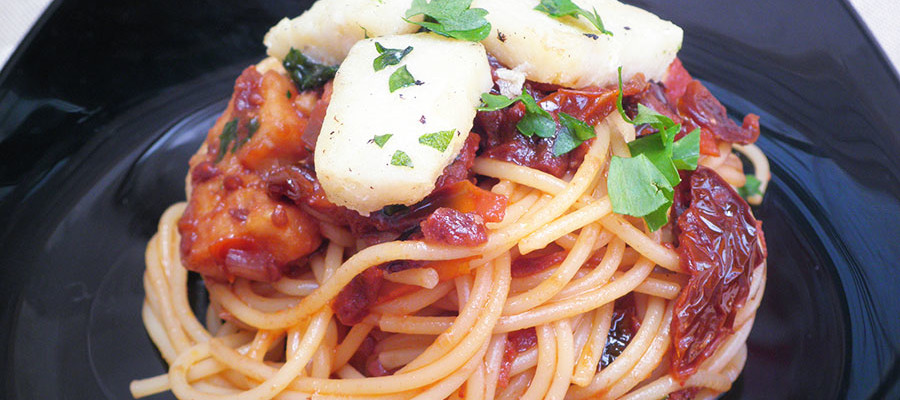 Spaghetti pesce spada e pesto di pomodori secchi