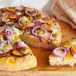 Focaccia zucca, cipolle rosse e brie