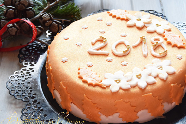 Torta di capodanno in pasta di zucchero