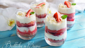 Tiramisù yogurt greco e fragole