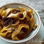 Tagliatelle al pesto di pomodorini e basilico