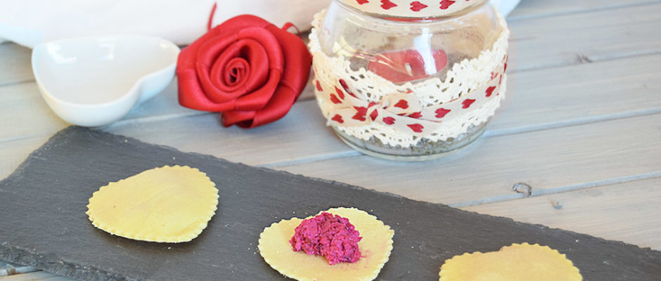 Ravioli ripieni di barbabietola rossa e ricotta