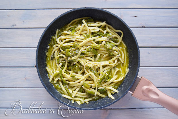 Pasta cacio, pepe e asparagi