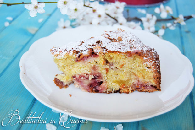 Torta morbida alle fragole e mele