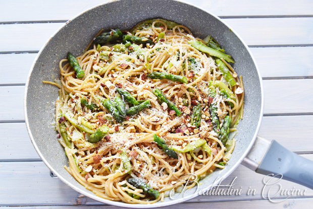 Spaghetti asparagi, pecorino e nocciole