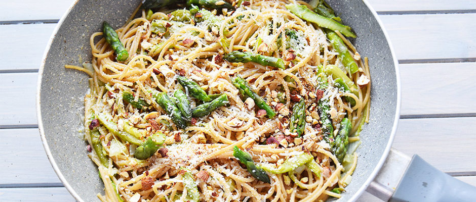 Spaghetti asparagi, pecorino e nocciole