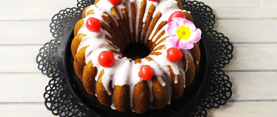 Bundt cake alla panna e ciliegie