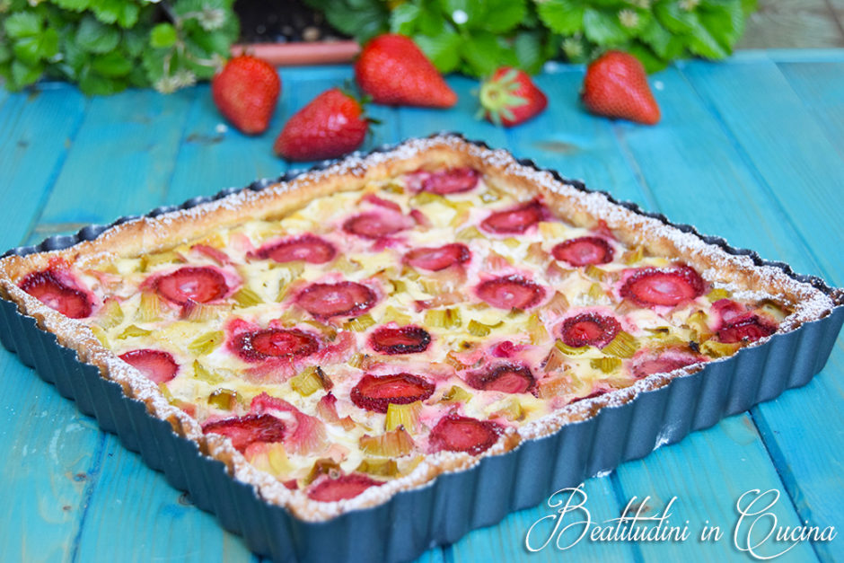 Crostata di fragole e rabarbaro