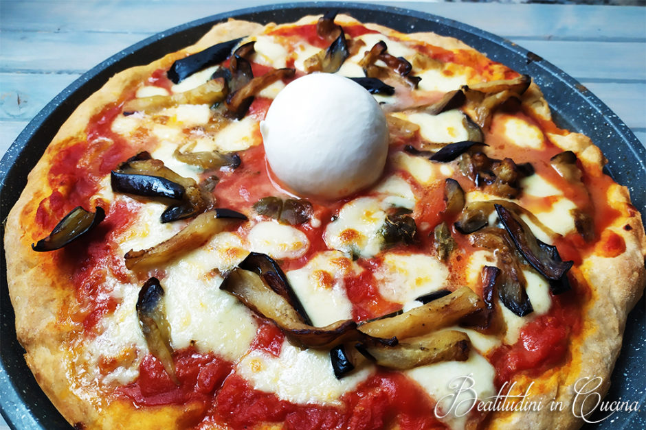 Pizza alla parmigiana di melanzane e burrata