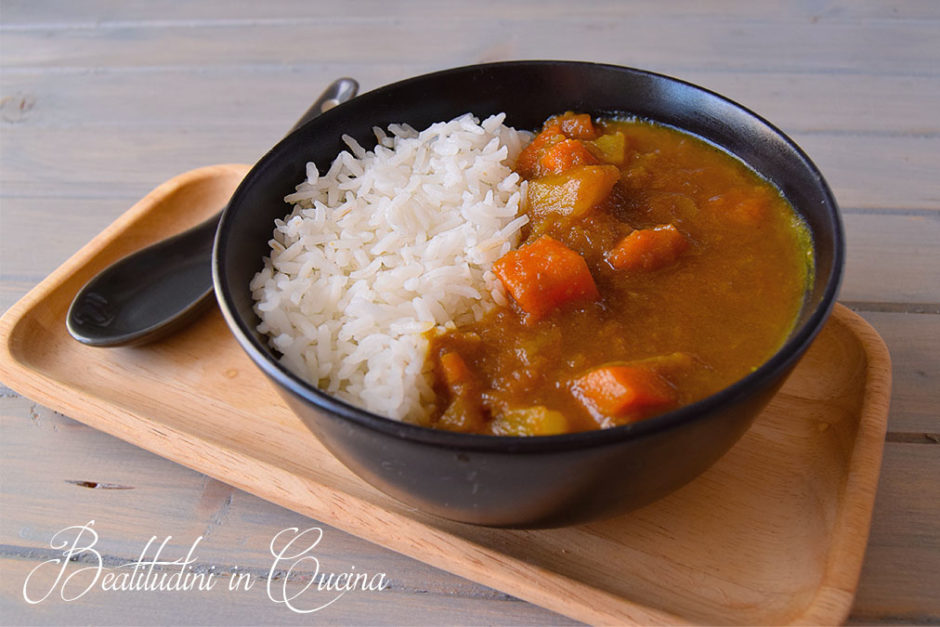 Kare raisu curry con riso Giappone