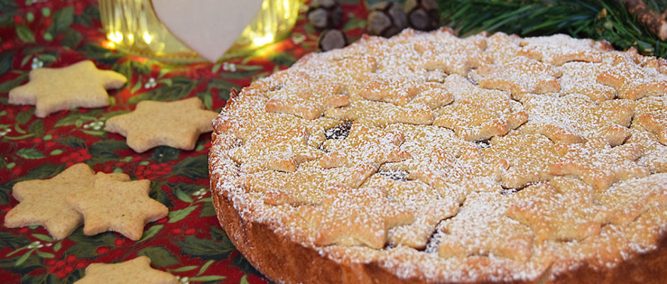 Crostata di frolla alle nocciole con pere allo zenzero