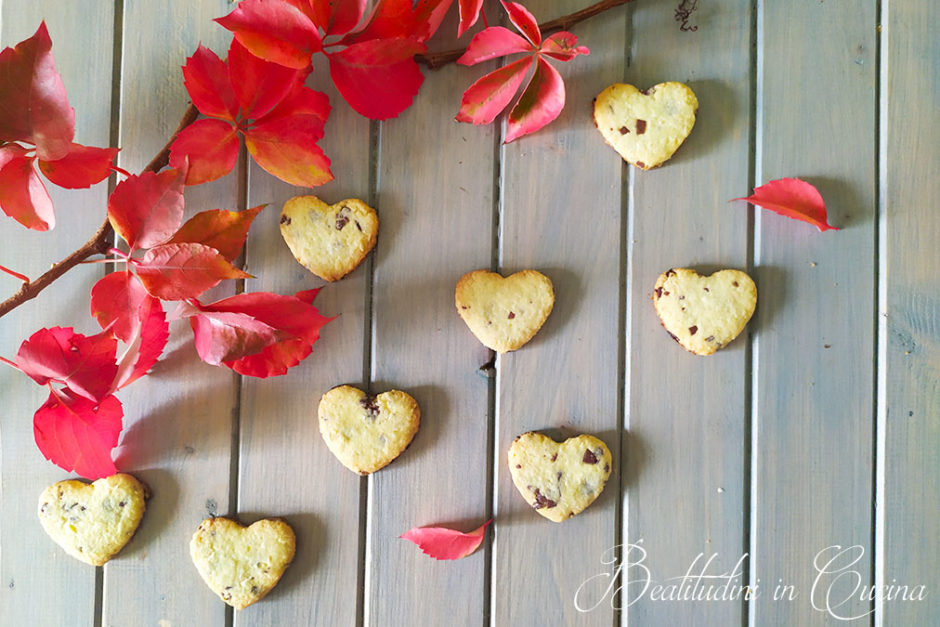 Biscotti al cocco con gocce di cioccolato