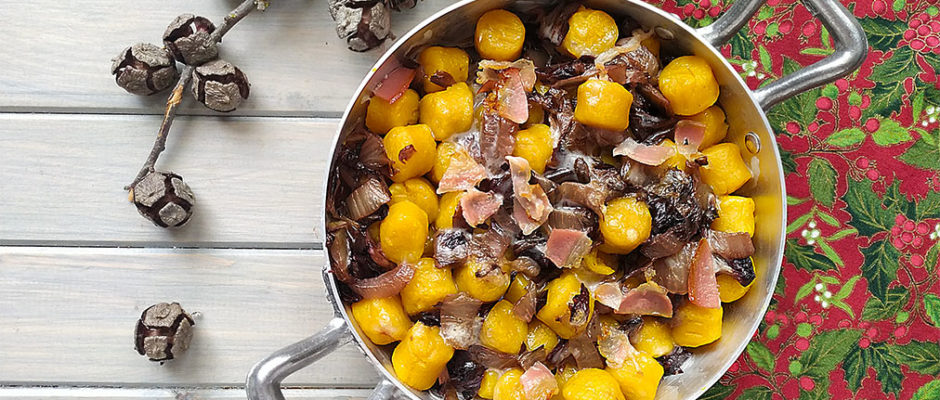 Gnocchi di zucca con radicchio, provola affumicata e pancetta croccante