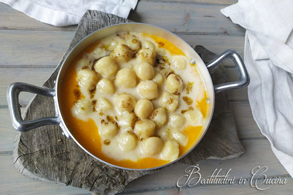 Gnocchi cacio e pepe su crema di zucca