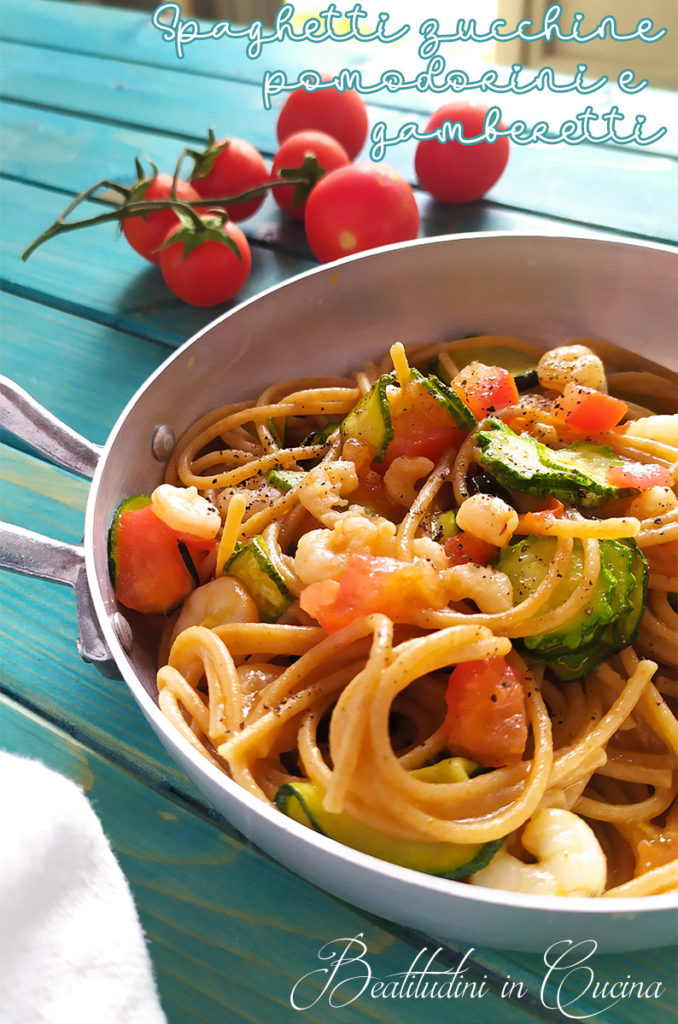Spaghetti con gamberetti, zucchine e pomodorini