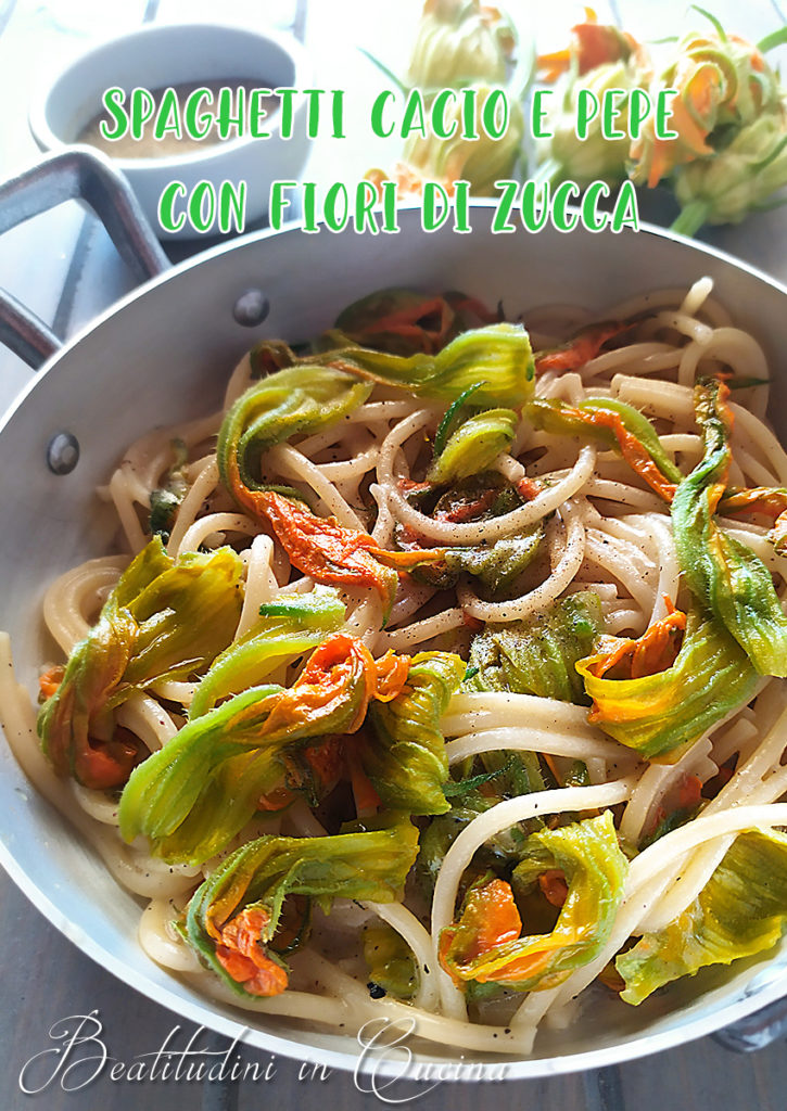 Spaghetti cacio e pepe con fiori di zucca