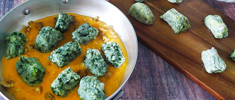 Gnocchi di spinaci su crema di zucca alla curcuma