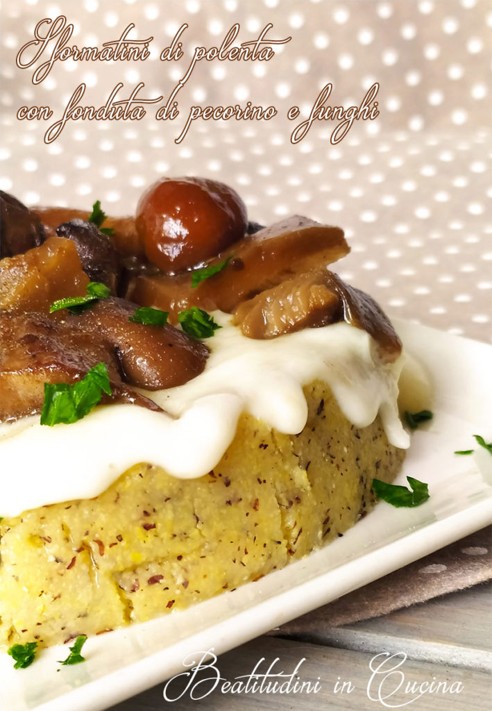 Sformatini di polenta con fonduta di pecorino e funghi