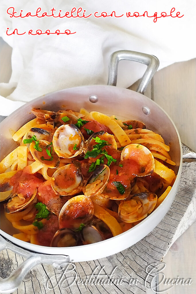 Scialatielli pasta con le vongole in rosso