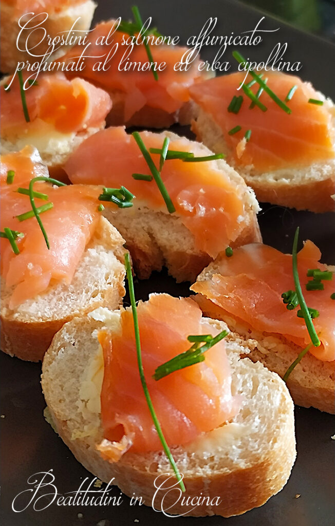 Crostini al salmone affumicato limone erba cipollina