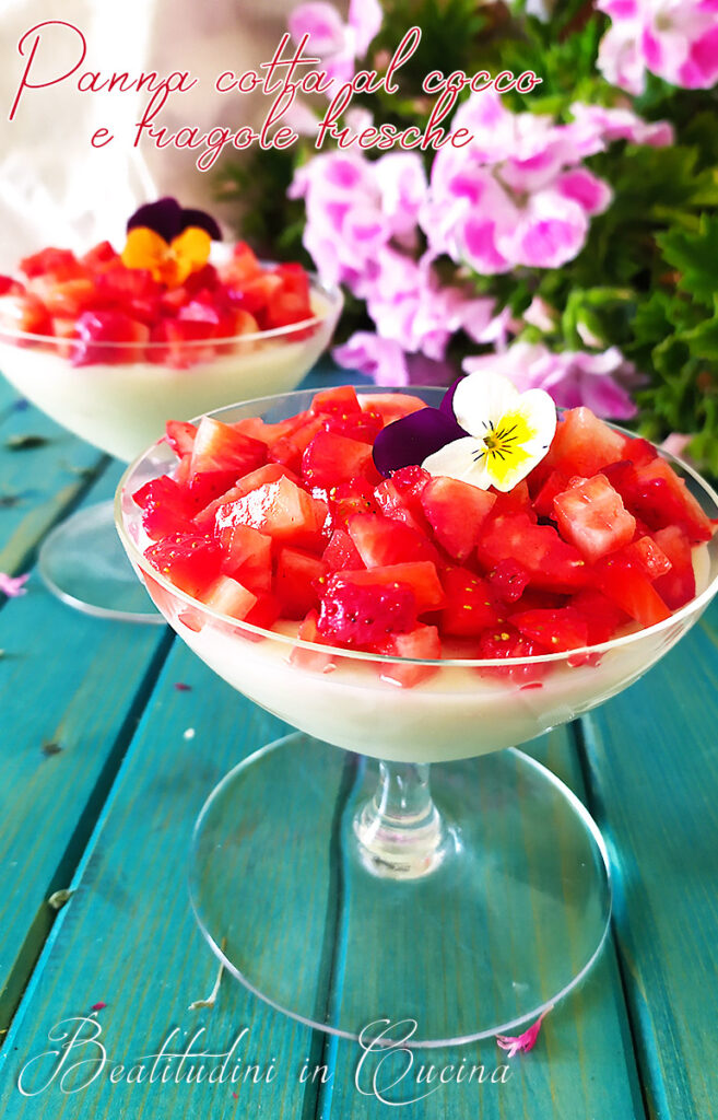 Panna cotta al cocco e fragole fresche