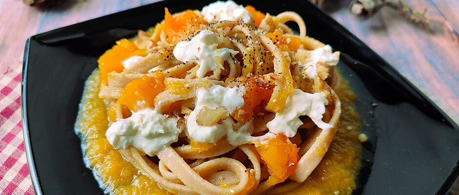 Fettuccine con zucca e burrata