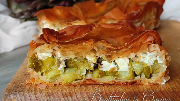 Strudel di pasta fillo con asparagi, patate e feta